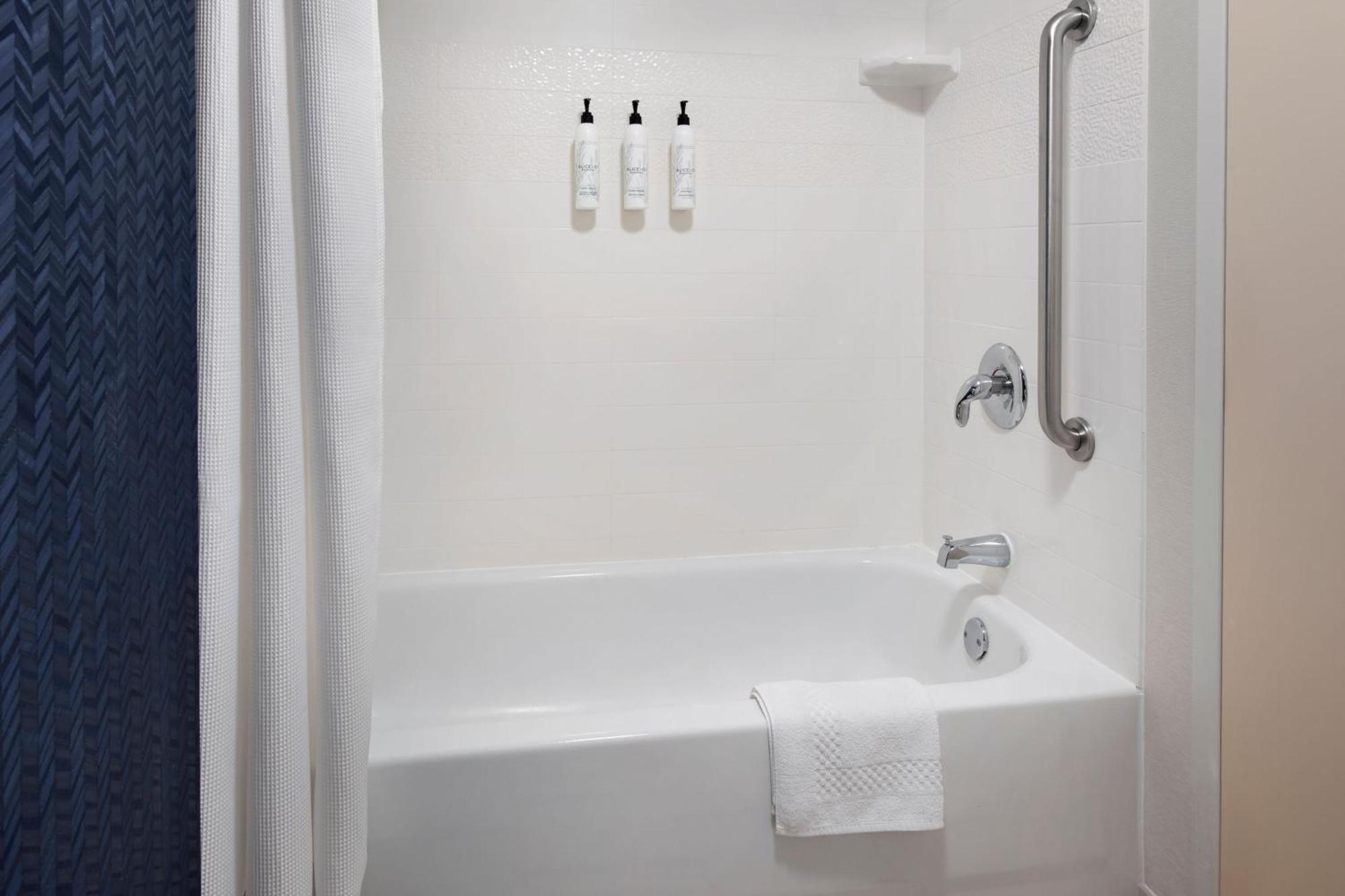 Fairfield By Marriott Inn & Suites Wallingford New Haven Экстерьер фото